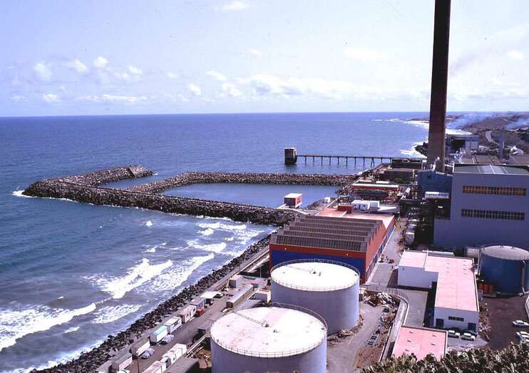 Imagen de la central eléctrica de Jinámar (Foto TA)