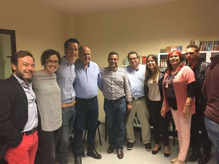 A la reunión acudieron altos cargos del Gobierno de Canarias y la concejala Saro Sosa (Foto TA)