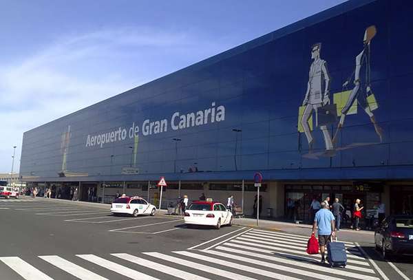 Imagen de archivo de taxis en el Aeropuerto de Gran Canaria (Foto TA)