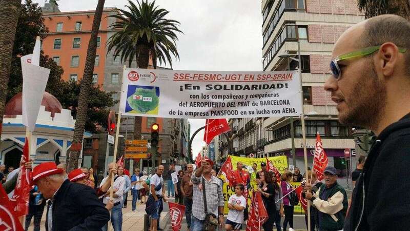 Trabajadores de la empersa SSP-Airport Restauración, en la manifestación del 1 de Mayo en la capital grancanaria (Foto TA)