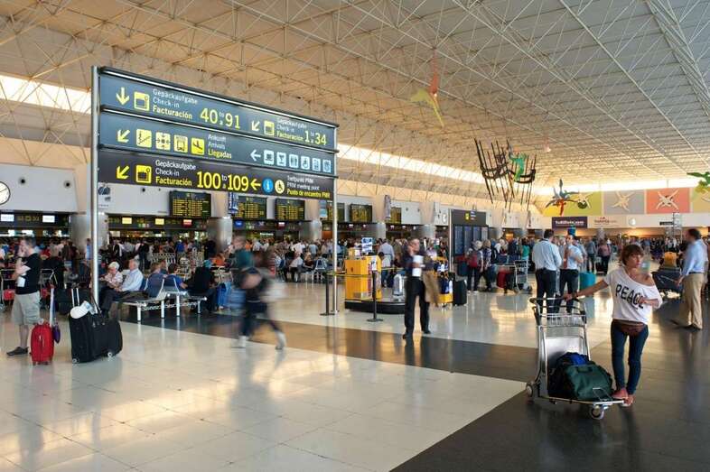 Un total de 1.115.339 pasajeros pasaron el pasado mes de abril por el Aeropuerto de Gran Canaria (Foto TA)