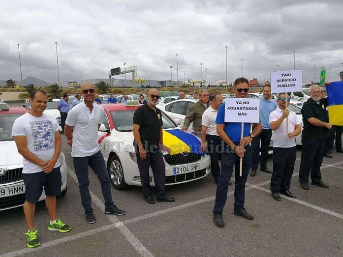 Imagen de taxistas concentrados en la protesta organizada en Telde (Foto TA)