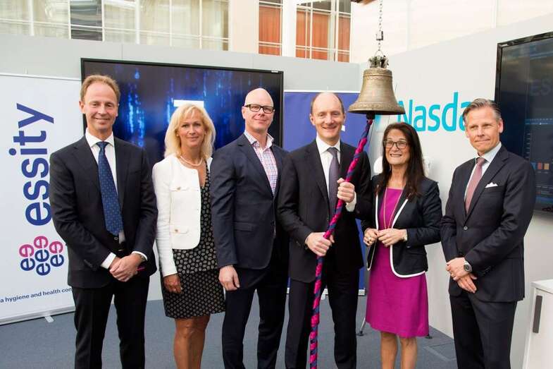 Toque de campana en la Bolsa de Estocolmo por parte de Magnus Groth, presidente y CEO de Essity (Foto TA)