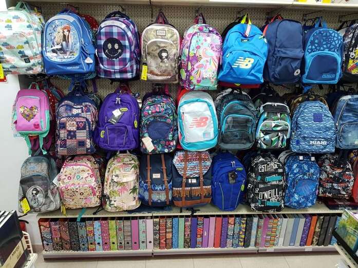 Amplio surtido de mochilas a partir de 9,95 euros (Foto TA)