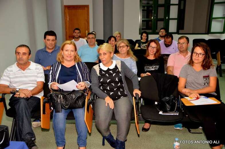 Archivo. Imagen de un curso de formación para los comerciantes de Telde (Foto Antonio Alí)