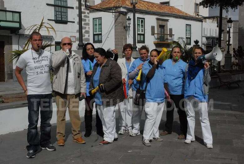 Archivo. Protesta de limpiadoras en la plaza de San Juan en 2013 (Foto TA)