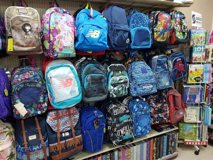 Telli ofrece un amplio surtido de mochilas para escolares (Foto TA)