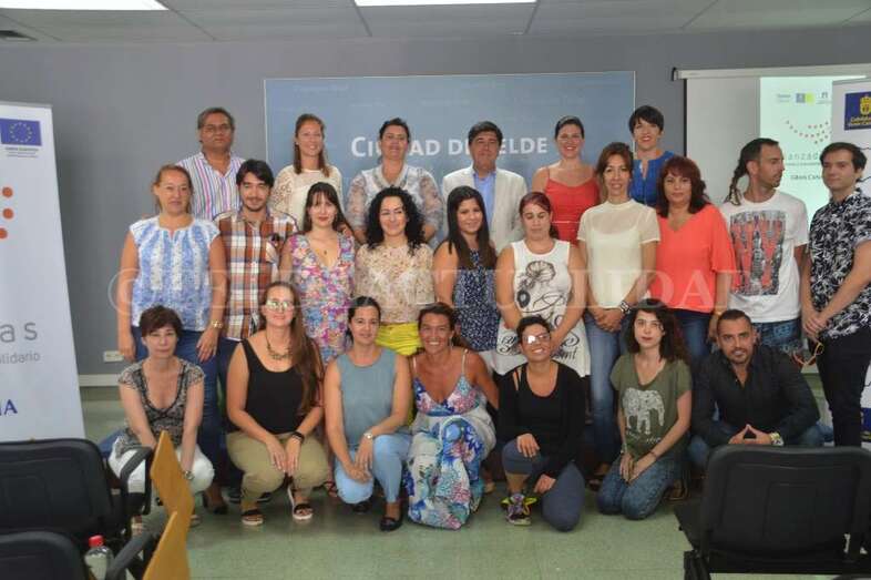 Foto de familia con los participantes en esta iniciativa de reinserción laboral (Foto TA)