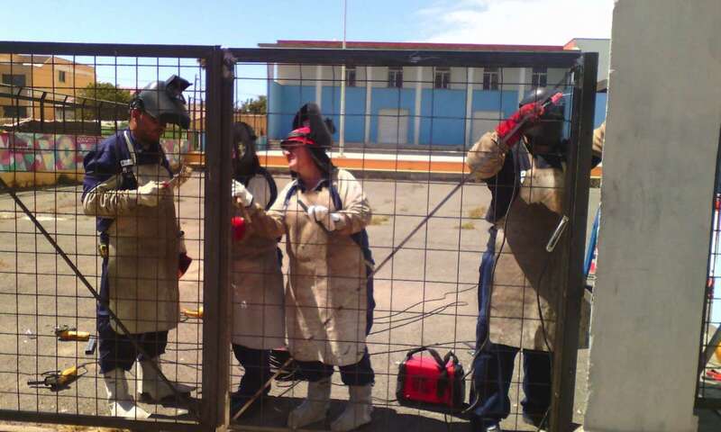 Imagen de archivo de unos trabajos de soldadura en un colegio de Telde (Foto TA)
