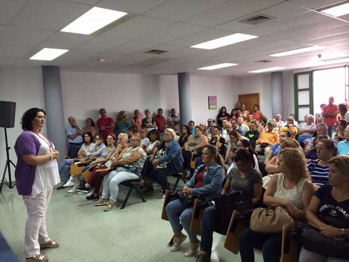 La concejala Celeste López dio la bienvenida a los trabajadores (Foto TA)