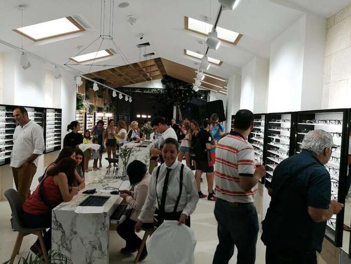 Remozada tienda de multiópticas en Telde (Foto TA)