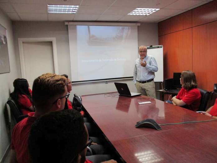 Visita a una de las empresas (Foto TA)