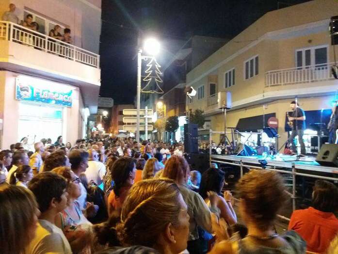Concierto en la calle de Poeta Fernando González (Foto TA)