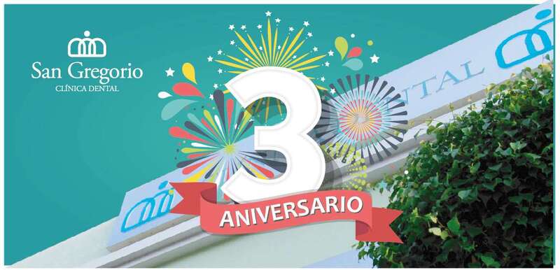 Cartel del tercer aniversario de la clínica dental (Foto TA)