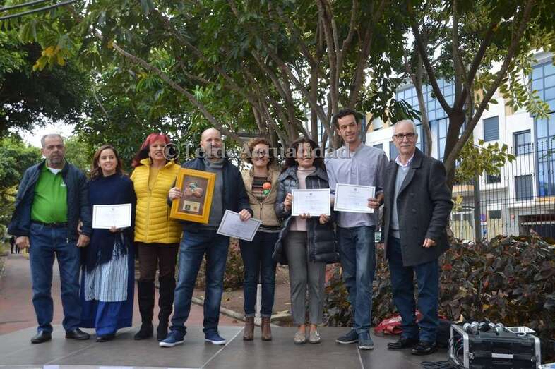 Los ganadores de los tres premios de la cata naranja y al puesto mejor decorado (Foto TA)