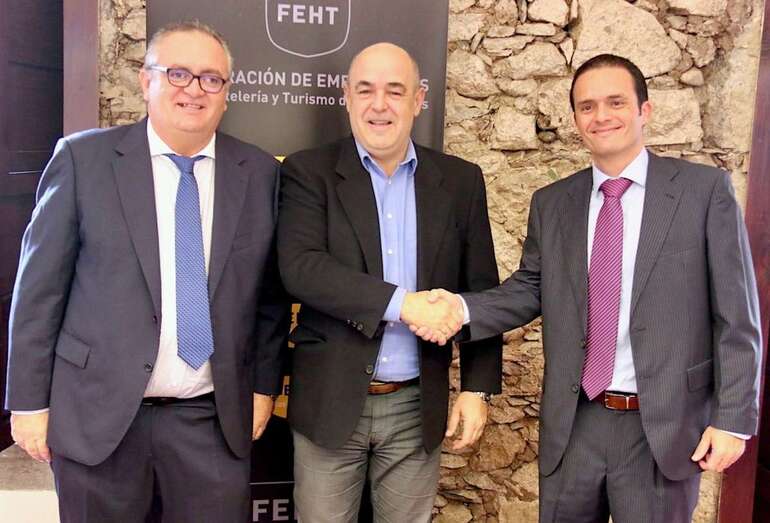 José María Mañaricúa (centro) y Daniel HernaÌndez (derecha) (Foto TA)