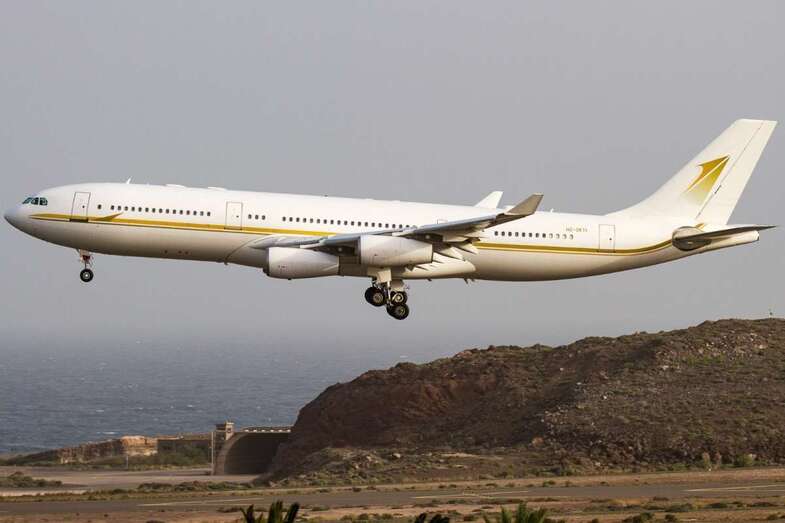 Imagen de archivo de un avión aterrizando en el Aeropuerto de Gran Canaria (Foto Israel Ortega)