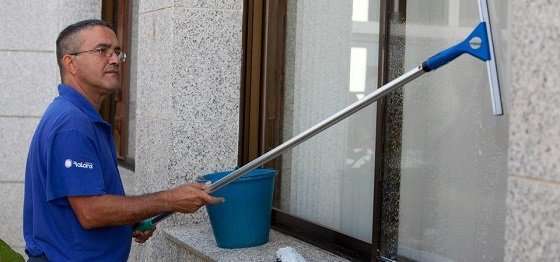 Archivo. Un empleado de Ralons (Foto TA)