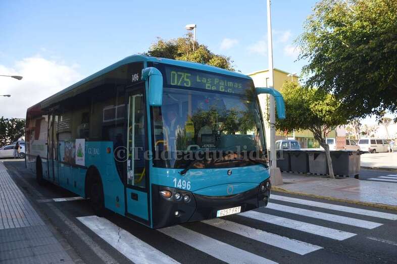 Guagua de la línea 75 (Foto TA)