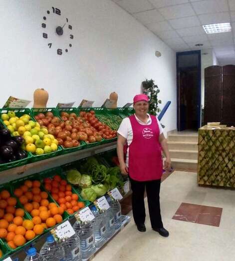Patricia Expósito, en el interior de la frutería (Foto TA)