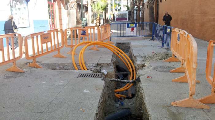 Obras de instalación de gas ciudad en una localidad peninsular (Foto TA)