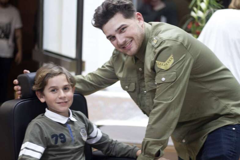 Carlos Ramírez con su hermano en el nuevo local abierto en Los Llanos (Foto TA)