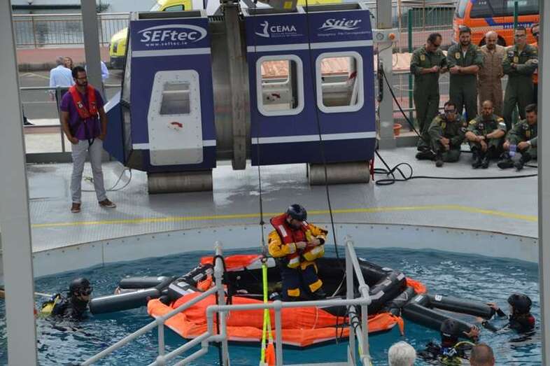 Imagen de la piscina en la que Stier simula accidentes aéreos y marítimos (Foto TA)