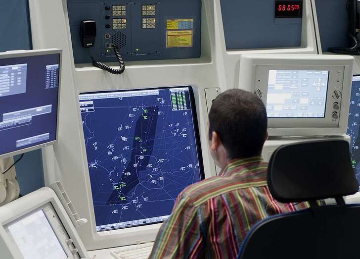Imagen de archivo de un controlador operando desde el centro de Ojos de Garza (Foto TA).
