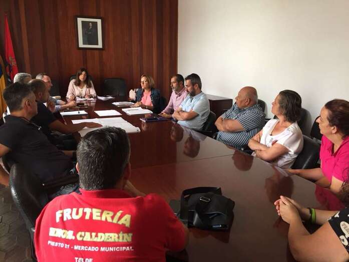 Reunión del Gobierno con los puesteros (Foto TA)