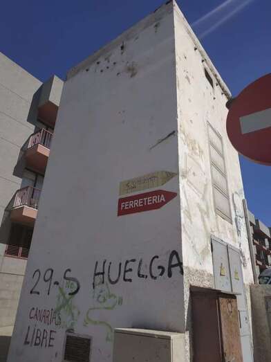 Imagen de archivo de un torreón de Endesa-Unelco en Telde (Foto TA)