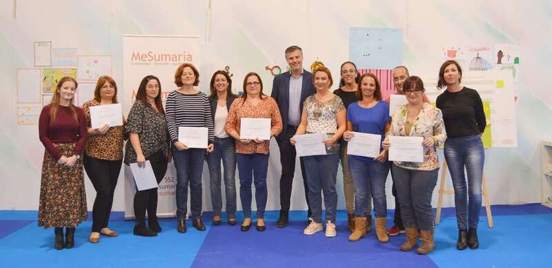 Foto de familia con los participantes y promotores del proyecto Empléate (Foto TA)