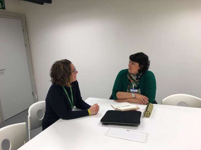 Beatriz Santana (i) y Celeste López (d), durante el encuentro (Foto TA)