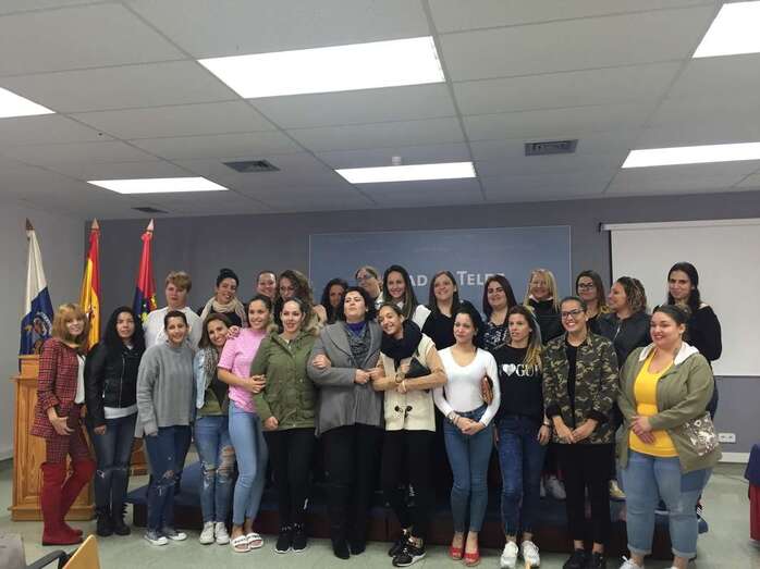 La concejala de Desarrollo Local les dio hoy la bienvenida (Foto TA)