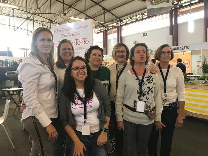 Grupo de emprendedoras con la concejala Marta Hernández (Foto TA)
