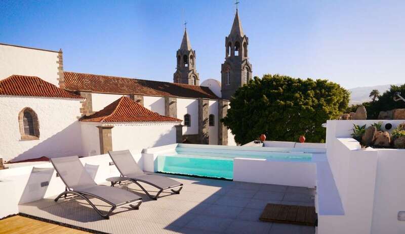 Solario situado en la azotea de la vivienda con vistas a las torres de la Basílica de San Juan (Foto TA)