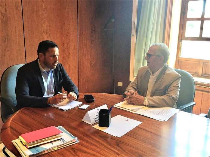Imagen de la reunión del alcalde Héctor Suárez con el presidente de GoroEco, Sebastián Grisaleña (Foto TA)