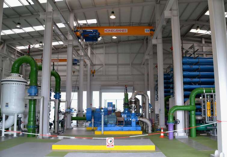 Imagen de archivo de la desaladora municipal que Aguas de Telde opera en la costa de Salinetas (Foto TA)