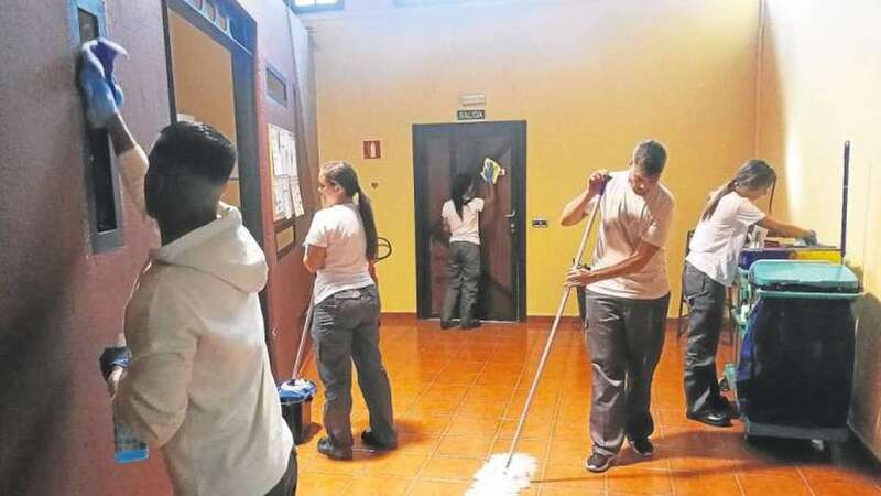 Los alumnos del programa de formación en limpieza profesional (Foto C7)