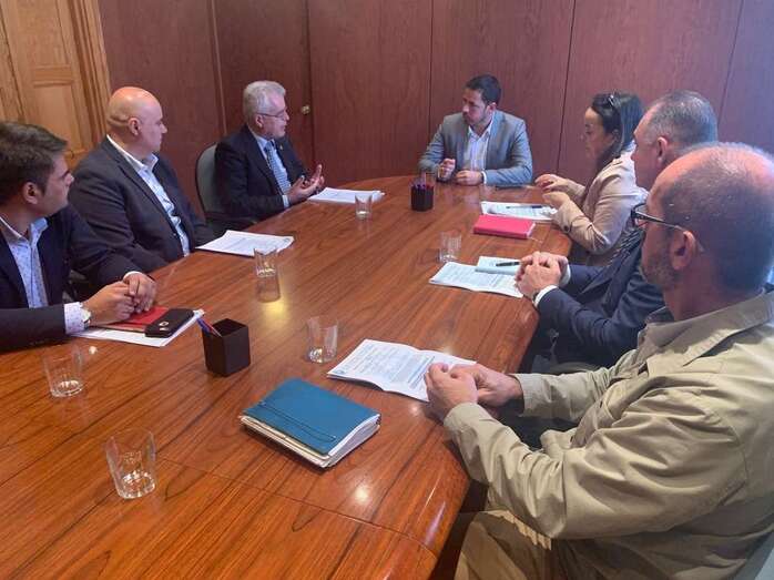 La reunión tuvo lugar en las Oficinas Municipales de San Juan (Foto TA)