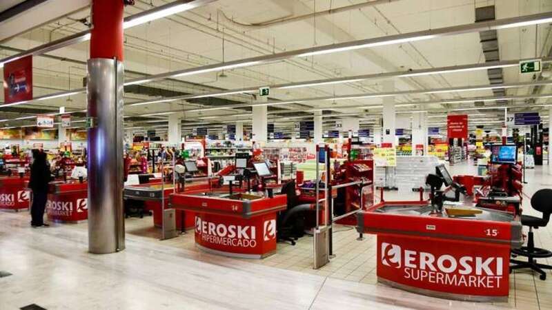 Imagen del hipermercado de Eroski en el Centro Comercial El Mirador, el único que tiene en Canarias y que se cerrará a mediados de abril (Foto C7)