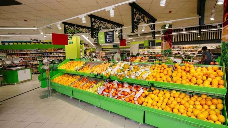 Frutería del supermercado de Arnao  (Foto TA)