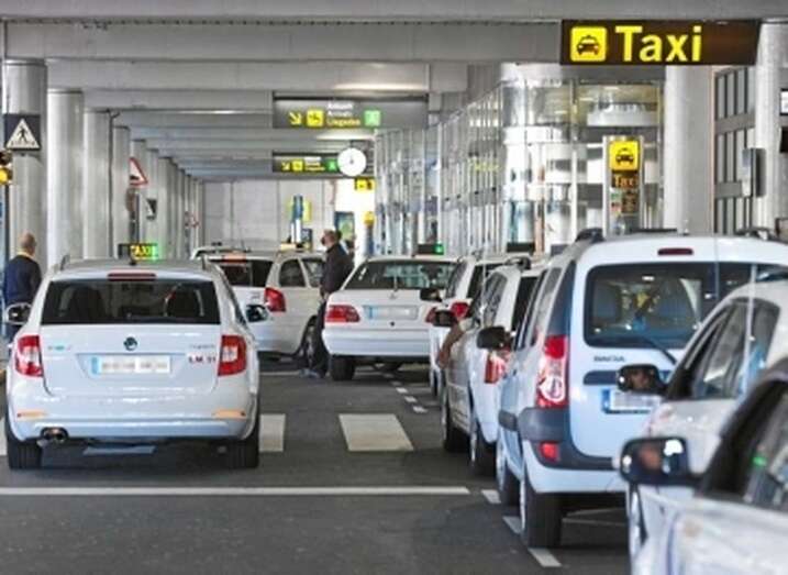 Taxistas en el Aeropuerto de Gran Canaria (Foto TA)