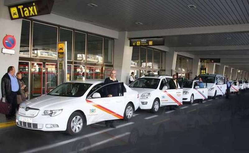 Taxis en el Aeropuerto de Gran Canaria (Foto Canarias7)