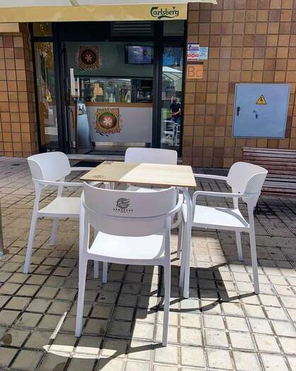 El local posee terraza al aire libre/TA: