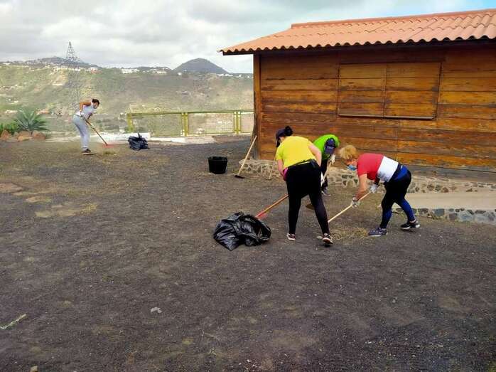 Los nuevos trabajadores, ya en las instalaciones municipales de El Viso (Foto TA)