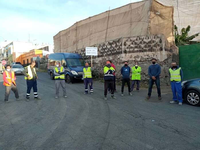 Los trabajadores paran cada día dos horas para exigir sus salarios / TA