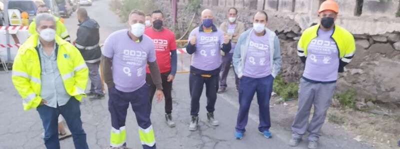 Los trabajadores de Petrecan que ejecutan la carretera de Melenara, con camisetas de CCOO / TA