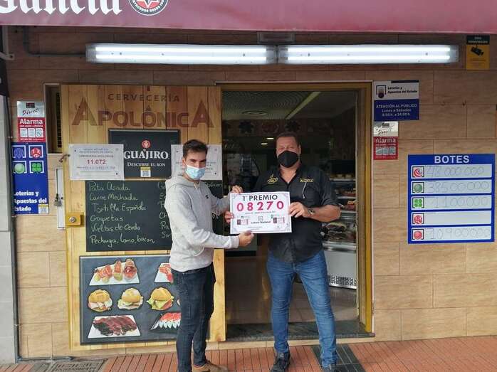 El establecimiento de Casas Nuevas repartió el primer premio del sorteo de este sábado / TA