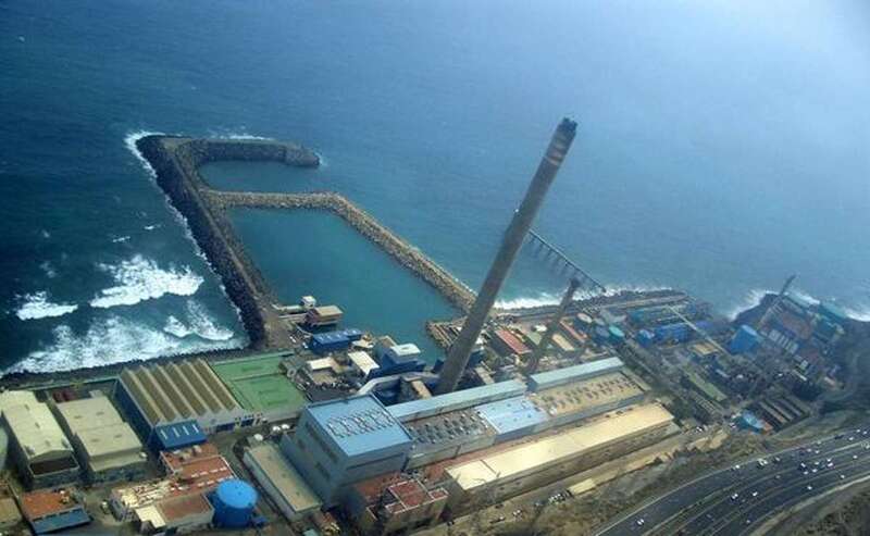 Vista aérea de la central térmica de Jinámar, en la costa de la capital limítrofe con Telde / C7