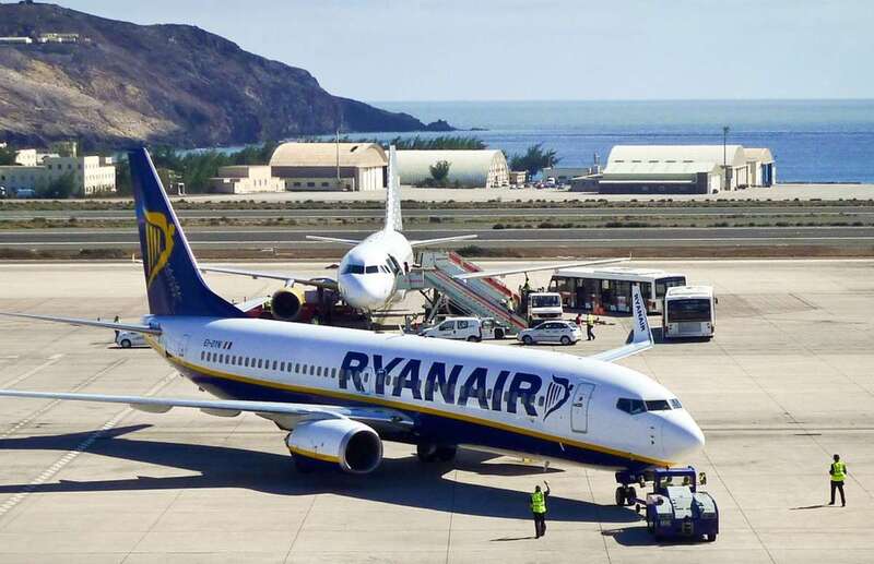 Avión de Ryanair en el Aeropuerto de Gran Canaria/TA.